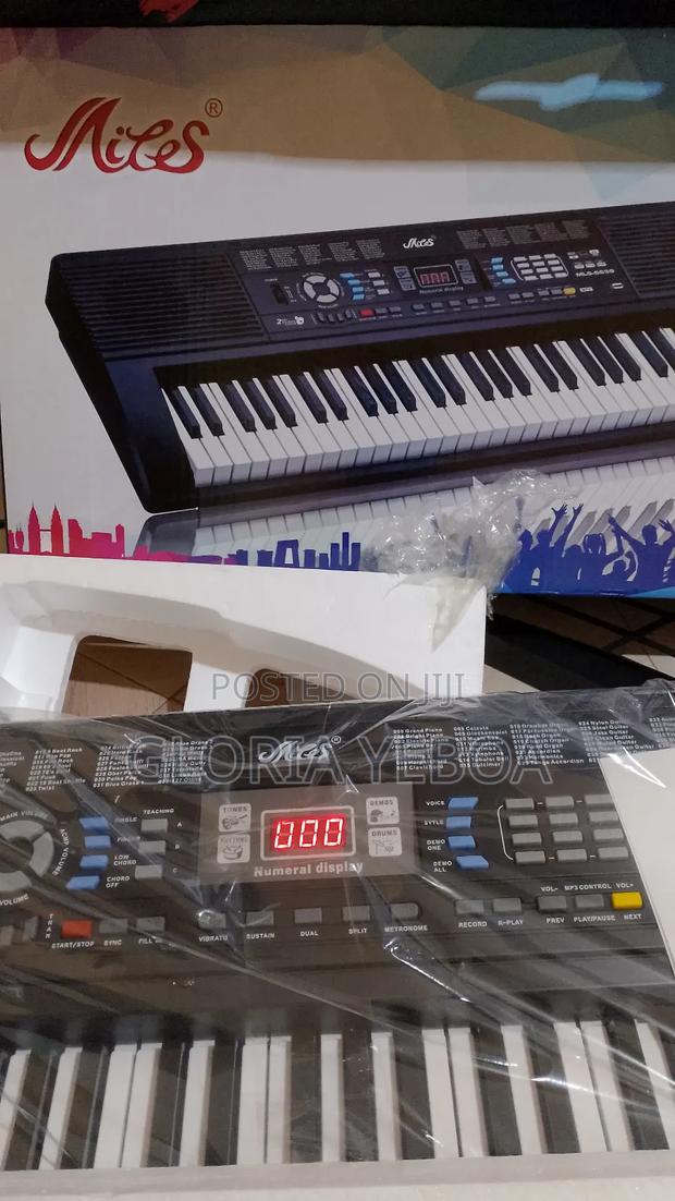 Miles Keyboard/Organ · Photo 2