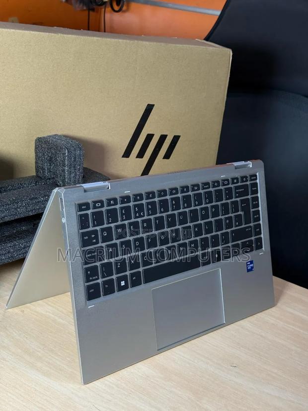 New Laptop HP EliteBook 1040 G8 32GB Intel Core I7 SSD 512GB · Photo 3