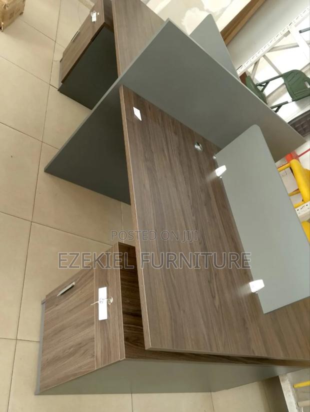 Stylish Modern Workstation · Photo 1