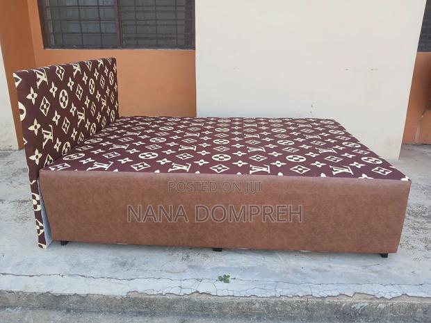 Brown on Brown Lv Bed · Photo 2