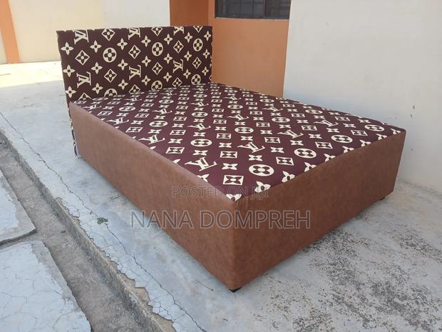 Brown on Brown Lv Bed · Photo 3