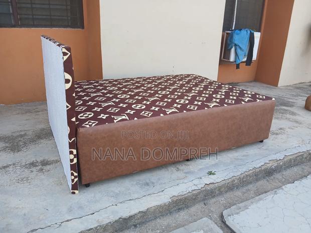 Brown on Brown Lv Bed · Photo 4