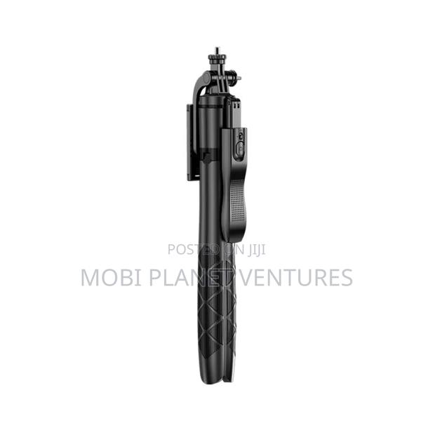 Bluetooth Selfie Stick Tripod · Photo 3