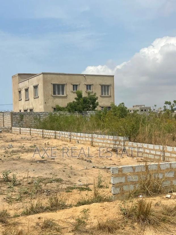 Rush Hour> New Discount Offers on Half Plots at Prampram · Photo 1
