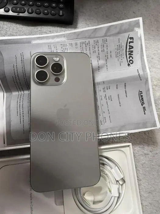 Apple iPhone 15 Pro Max 256 GB Silver · Photo 1