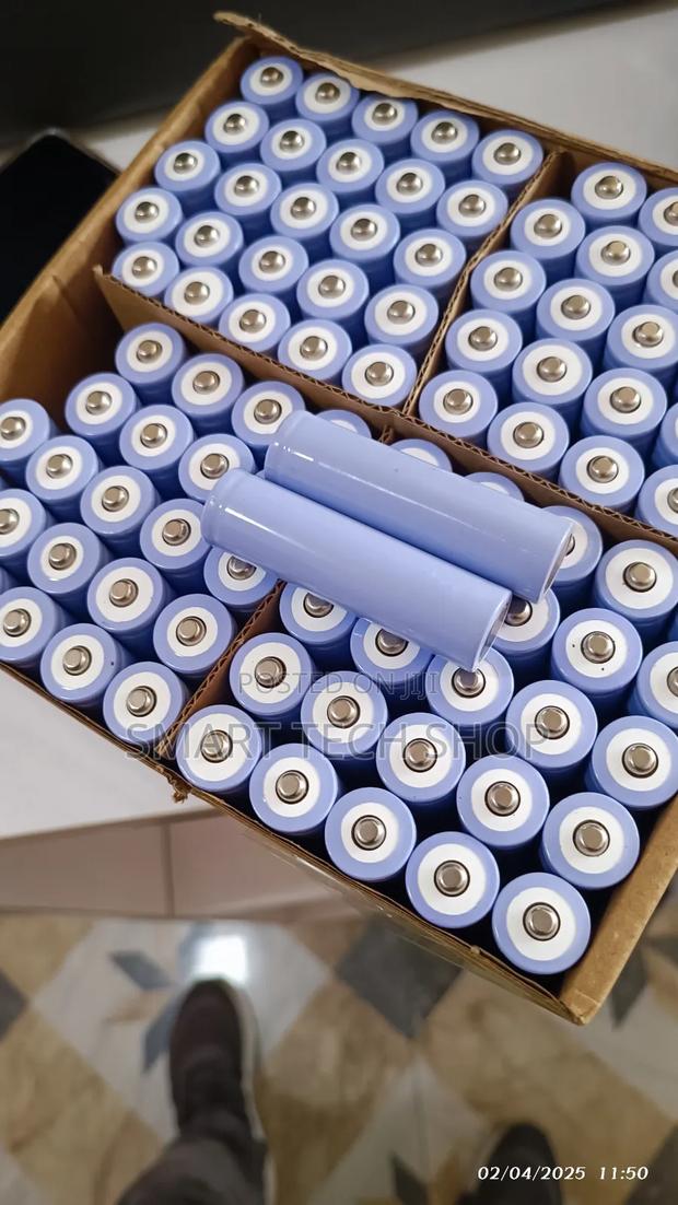 Rechargeable 3.7v 18650 Battery for Solar CCTV Camera, Light · Photo 2