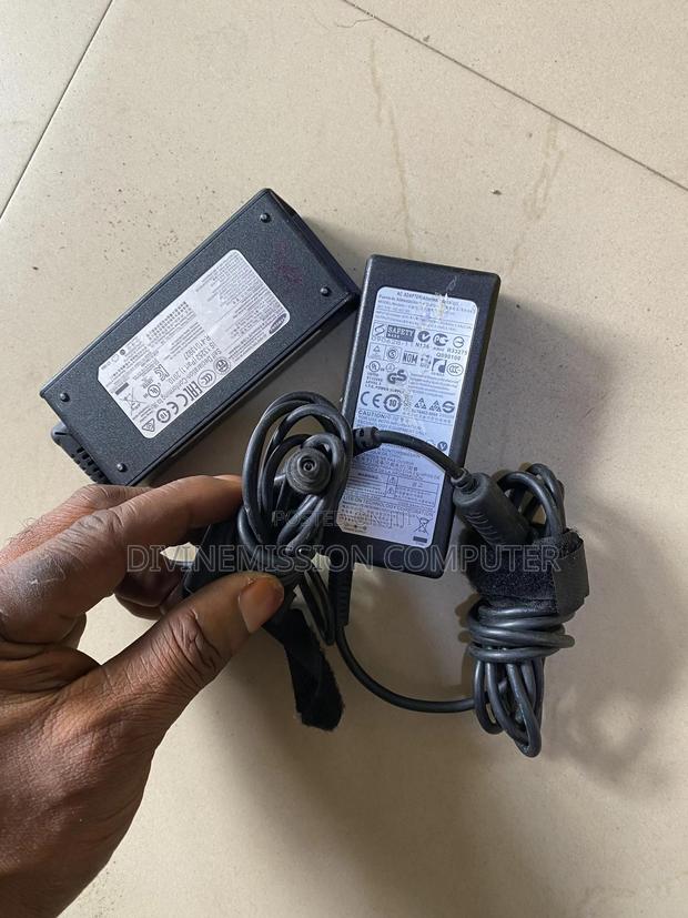 Samsung Laptop Charger/Adapter Uk Used 19v 3.16a 65w · Photo 6