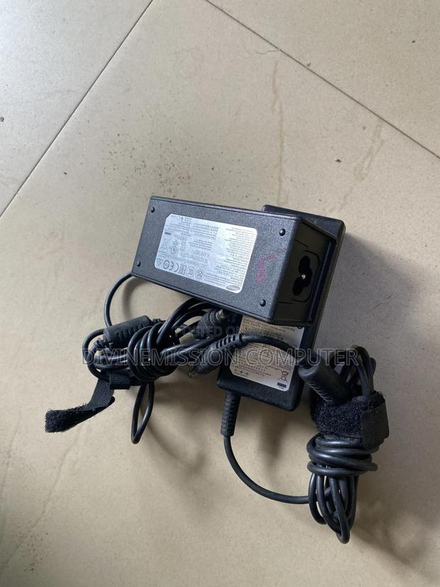 Samsung Laptop Charger/Adapter Uk Used 19v 3.16a 65w · Photo 3