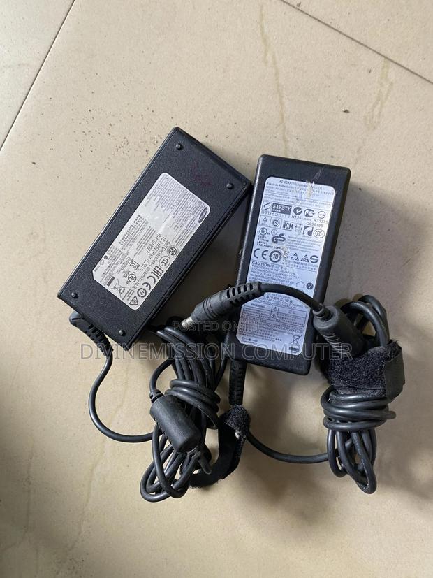 Samsung Laptop Charger/Adapter Uk Used 19v 3.16a 65w · Photo 4
