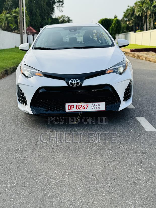 Toyota Corolla LE Eco (1.8L 4cyl 2A) 2018 White · Photo 2