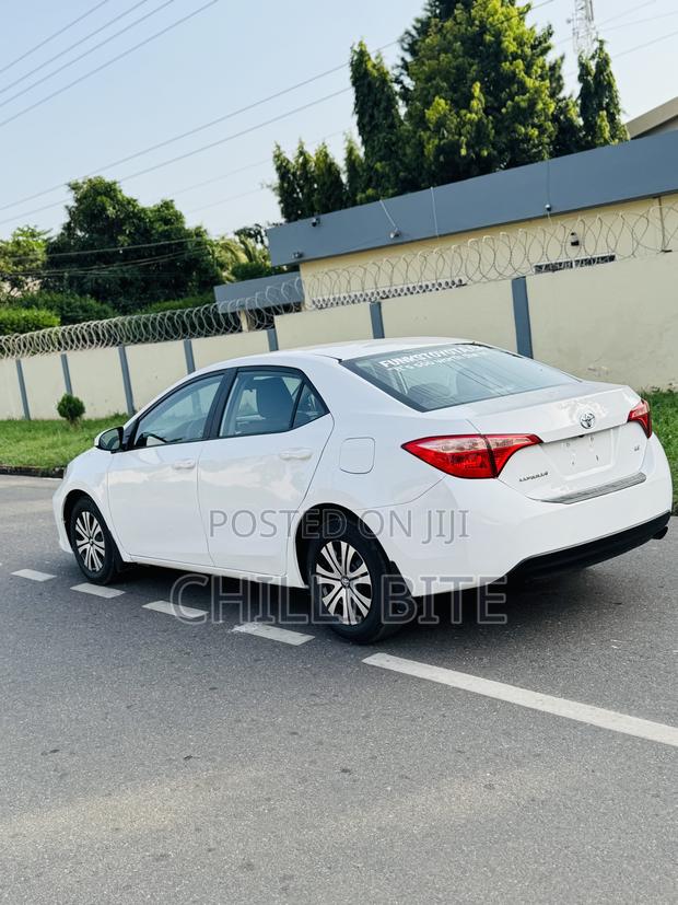 Toyota Corolla LE Eco (1.8L 4cyl 2A) 2018 White · Photo 8