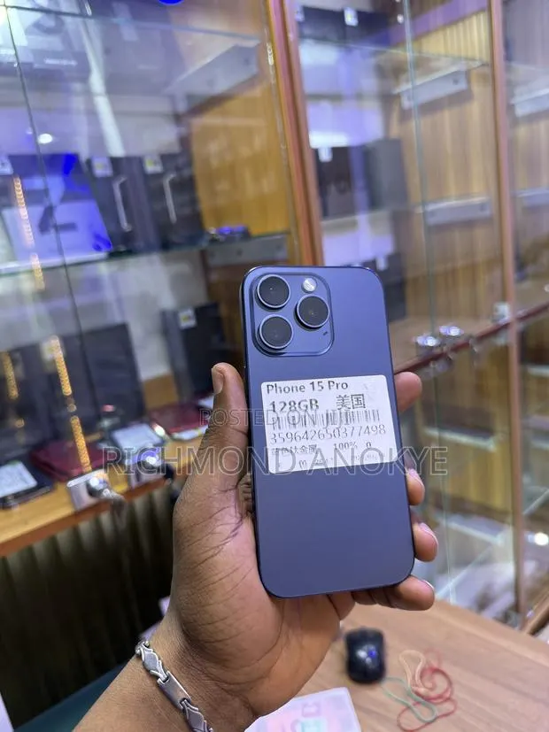 Apple iPhone 15 Pro 128 GB Blue · Photo 1