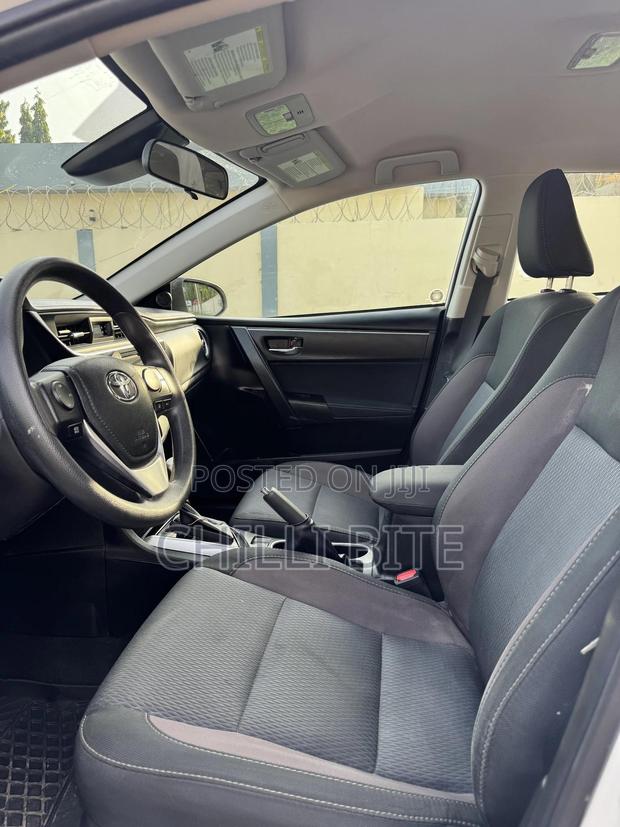 Toyota Corolla LE Eco (1.8L 4cyl 2A) 2018 White · Photo 5