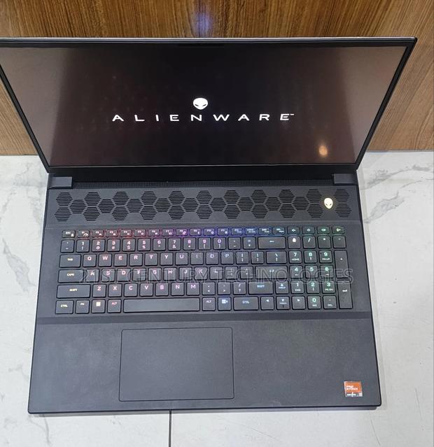 Laptop Dell Allienware M18 R1 32GB AMD Ryzen 9 SSD 1T · Photo 3