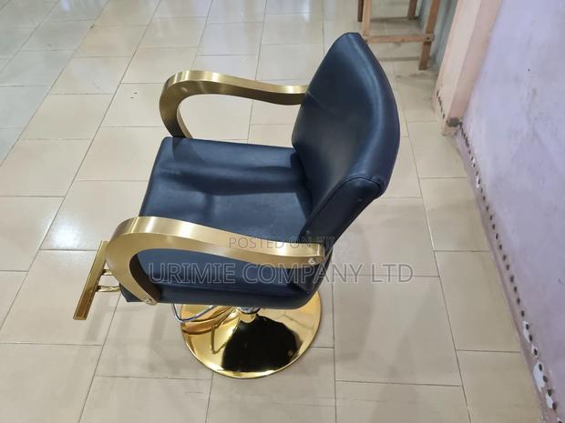 Basic Gold Styling Chair · Photo 3