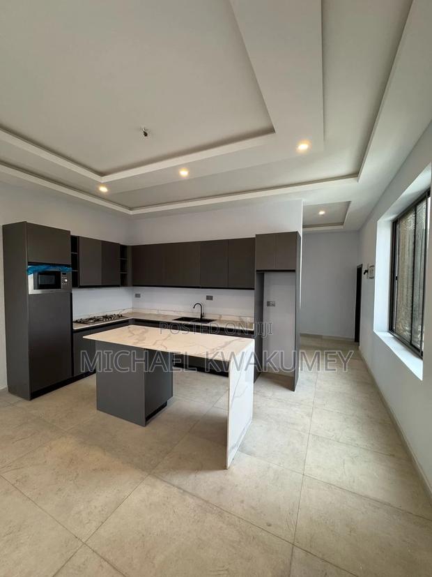 2bdrm Penthouse in Tema Metropolitan for rent · Photo 2