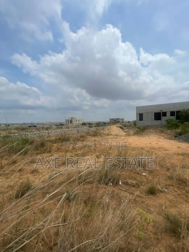 Beautiful Lay Out Full Plots at Afienya - Shai Hills · Photo 1