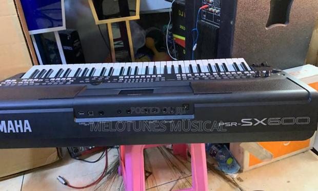 Yamaha PSR-Sx600 Digital Workstation Keyboard · Photo 4