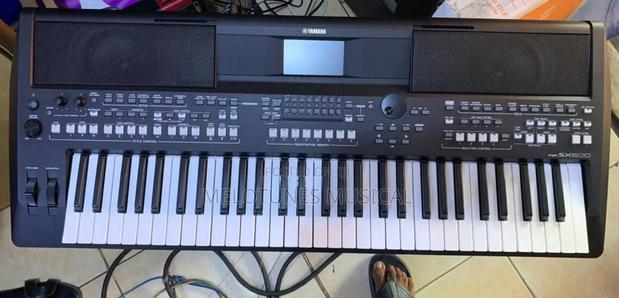 Yamaha PSR-Sx600 Digital Workstation Keyboard · Photo 3