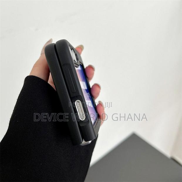 North Face Puffer Case for Samsung Z Flip 6 5 4 3 · Photo 3