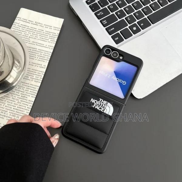 North Face Puffer Case for Samsung Z Flip 6 5 4 3 · Photo 6