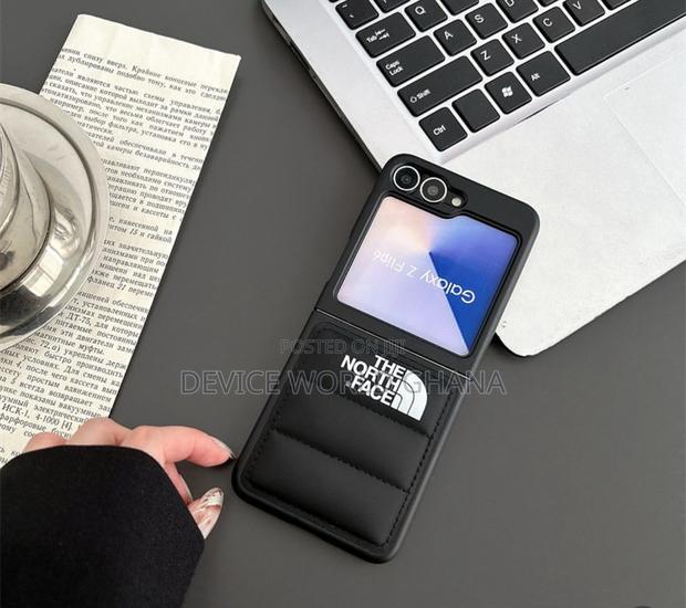 North Face Puffer Case for Samsung Z Flip 6 5 4 3 · Photo 1