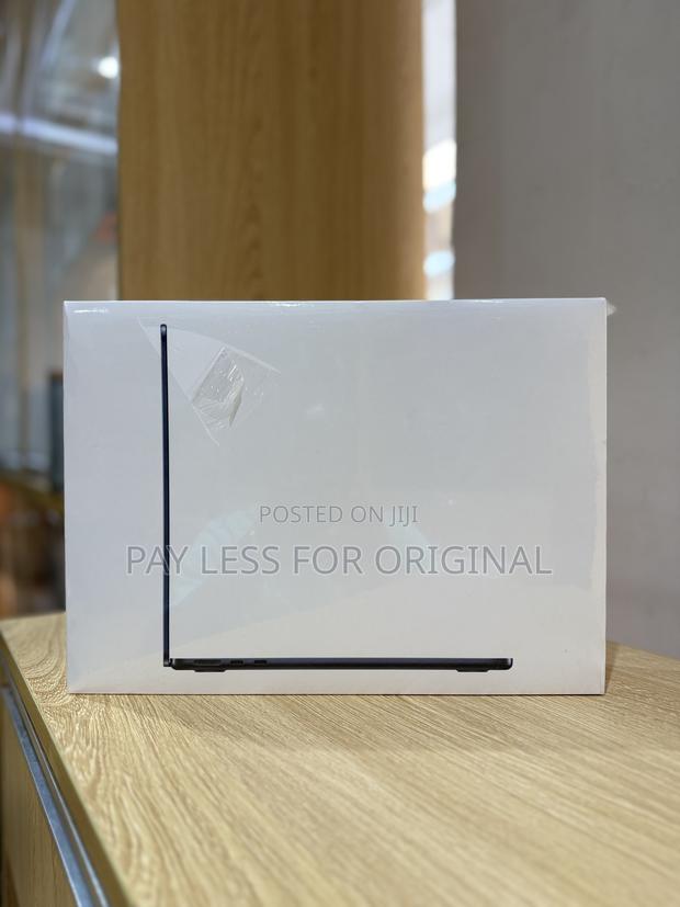 New Laptop Apple MacBook Air 2022 M2 16GB Apple M2 SSD 256GB · Photo 1
