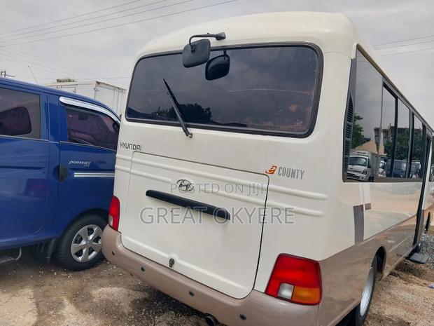 Hyundai County 2012 Beige · Photo 5