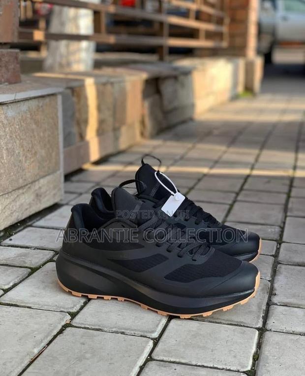 Reebok Running Shoes Black/White · Photo 2