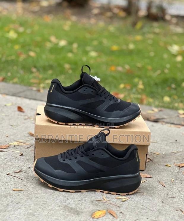 Reebok Running Shoes Black/White · Photo 1
