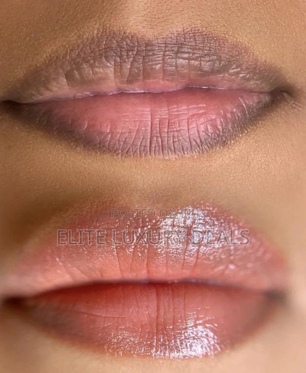 Permanent Lips Tattoo · Photo 1
