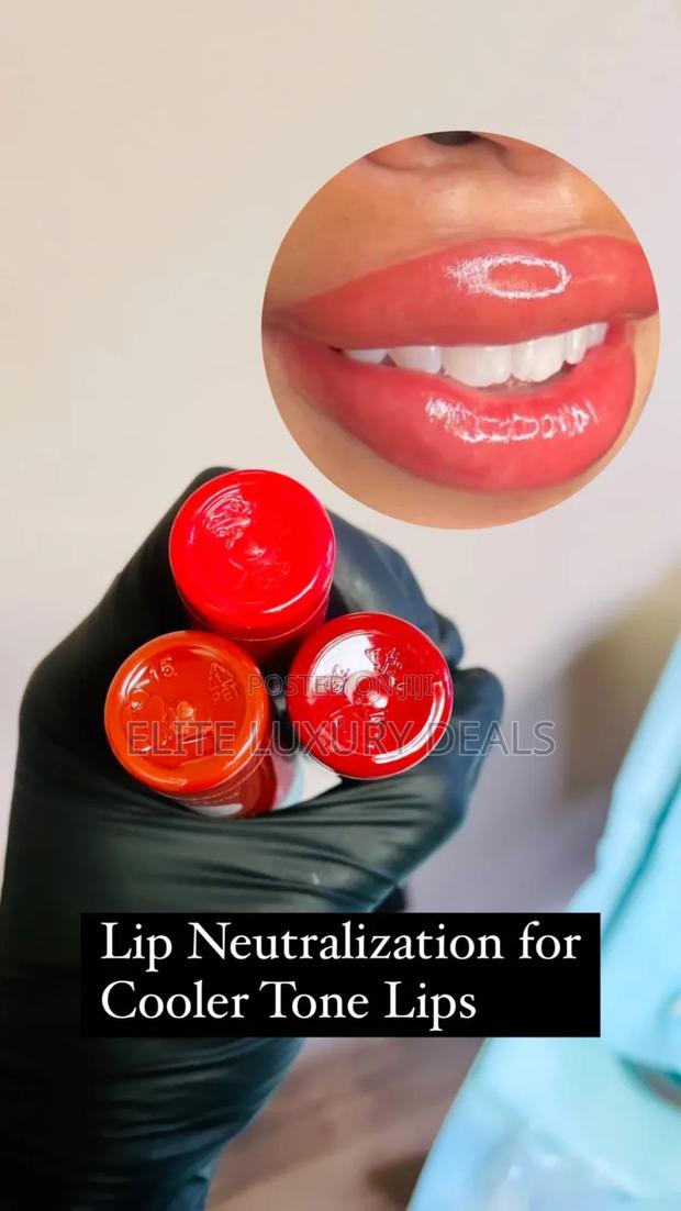 Permanent Lips Tattoo · Photo 2