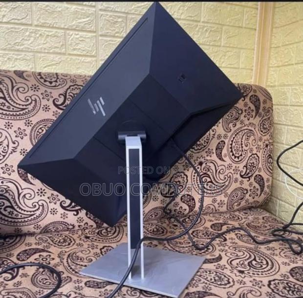 HP 24'' Inch Monitor · Photo 3