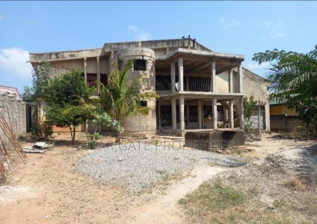 7bdrm House in Buokrom Estate Nana, Kumasi Metropolitan for sale · Photo 1