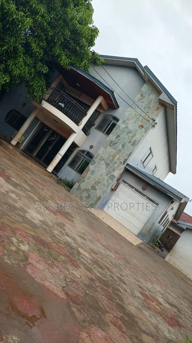 7bdrm House in Foster Home, Adenta for rent · Photo 2