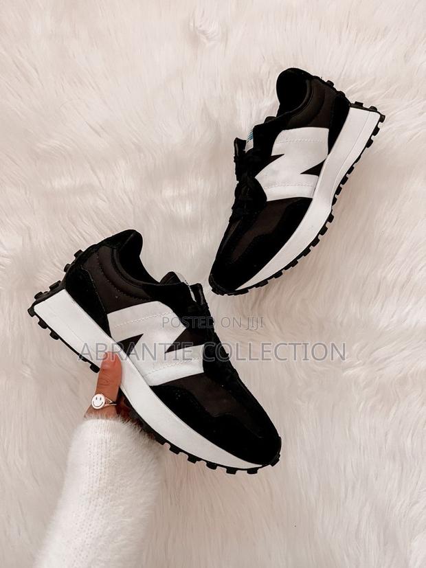 Quality New Balance 327 Low Trainers · Photo 1