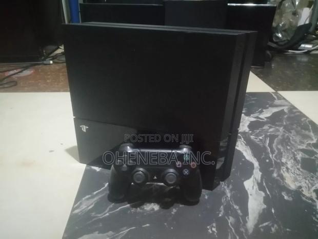 Ps4 With FC27 + Other Games + 2 Controller · Photo 2