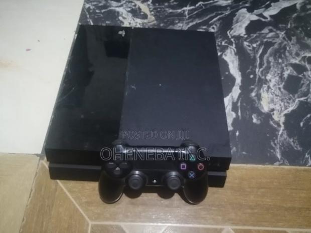 Ps4 With FC27 + Other Games + 2 Controller · Photo 3