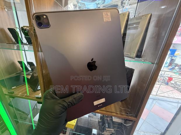 Apple iPad Pro 12.9 (2020) 128 GB Gray · Photo 2