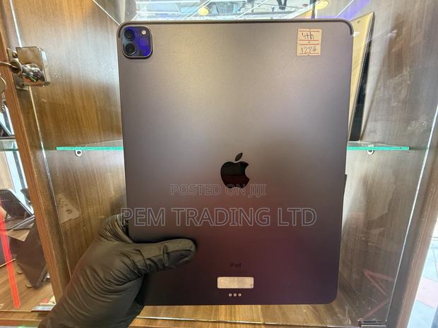 Apple iPad Pro 12.9 (2020) 128 GB Gray · Photo 1