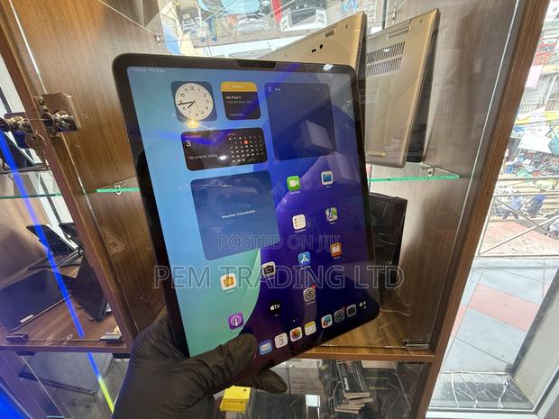 Apple iPad Pro 12.9 (2020) 128 GB Gray · Photo 3