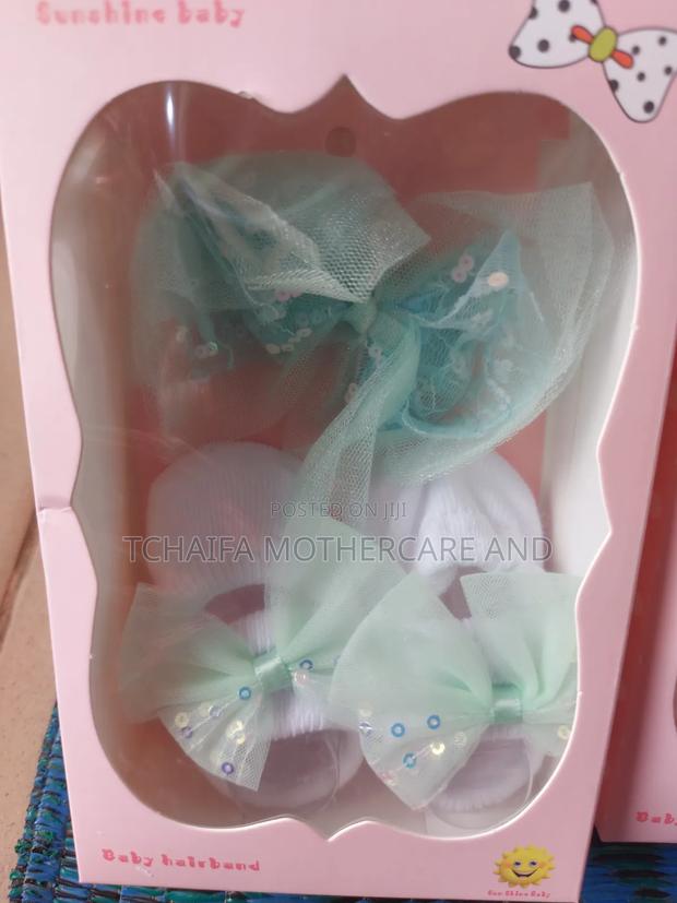 Baby Girl Shoe Socks With Head Band · Photo 2