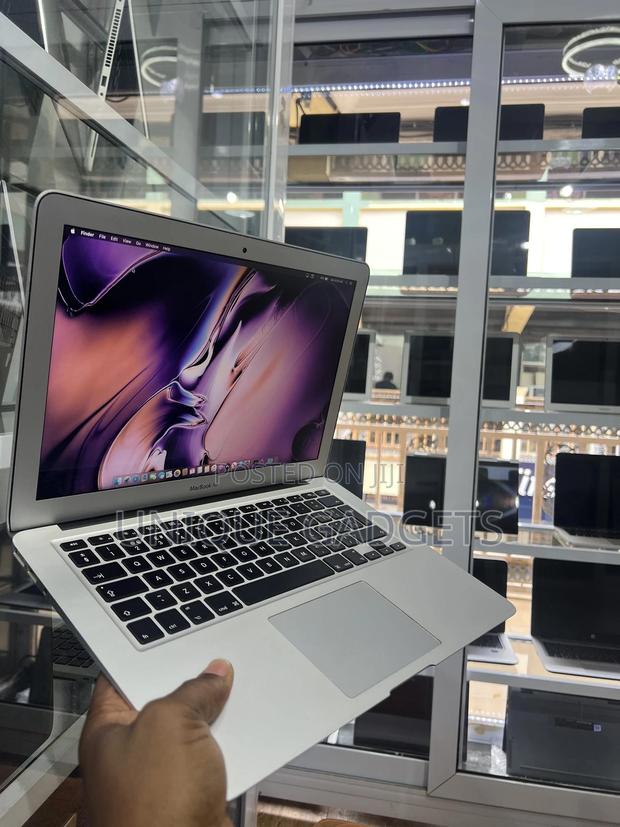 Laptop Apple MacBook Air 8GB Intel Core I5 SSD 128GB · Photo 3