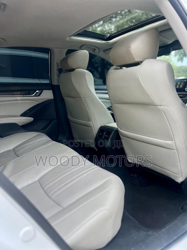 Honda Accord Touring 2018 White · Photo 6