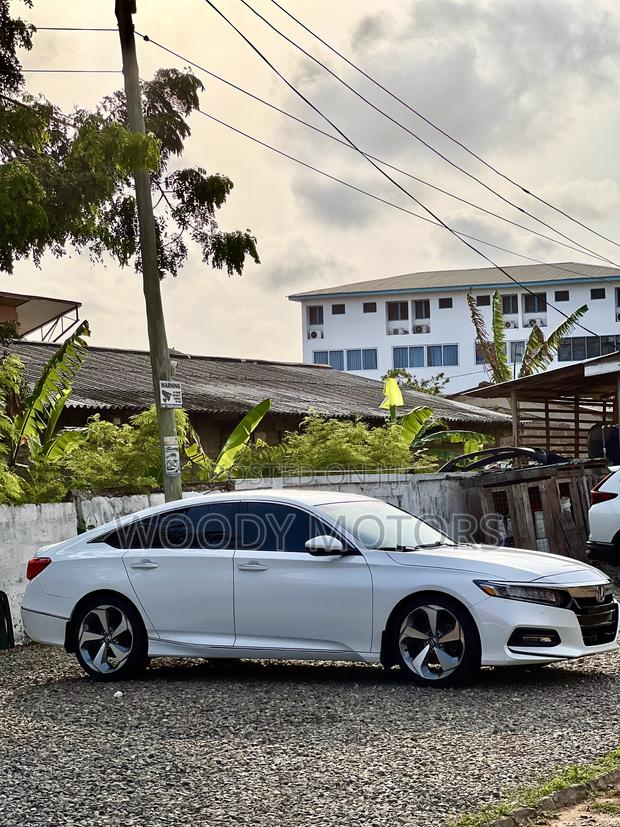 Honda Accord Touring 2018 White · Photo 7