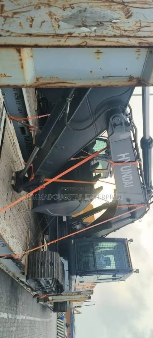 Hyundai 215 · Photo 3