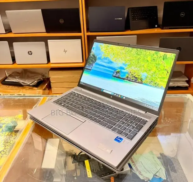 Laptop HP ZBook Firefly G8 16GB Intel Core i7 SSD 256GB · Photo 1
