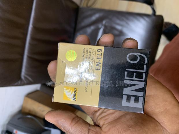 Nikon Battery Pack for Cameras En—El9 · Photo 1