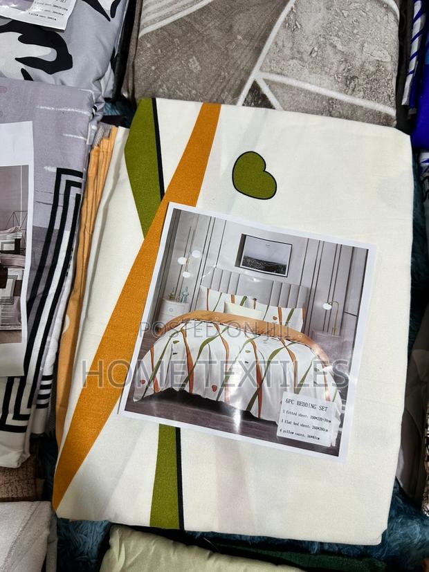 Beautiful Pattern Designed 2 Bedsheets, 4 Pillowcases (King) · Photo 1