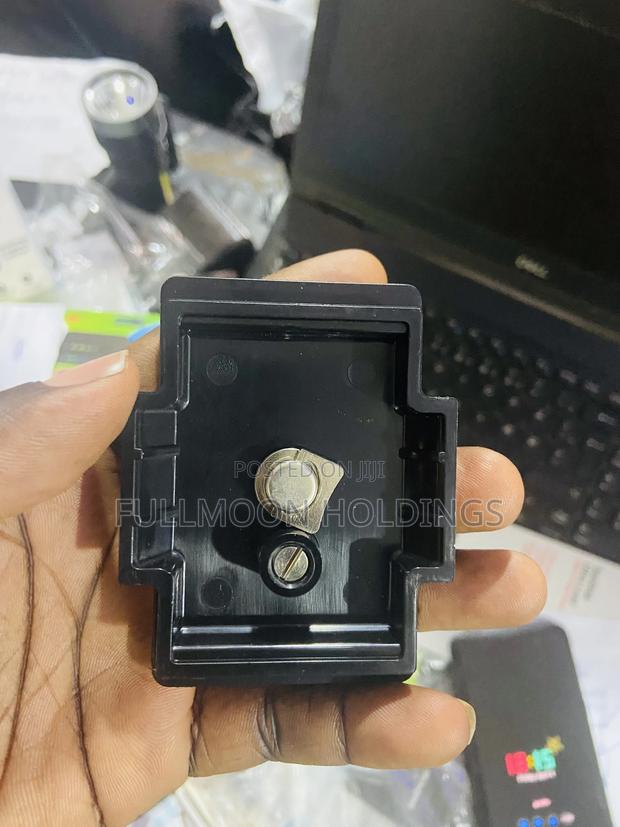 VCT 880 Tripod Head Mount Quick Release · Photo 3